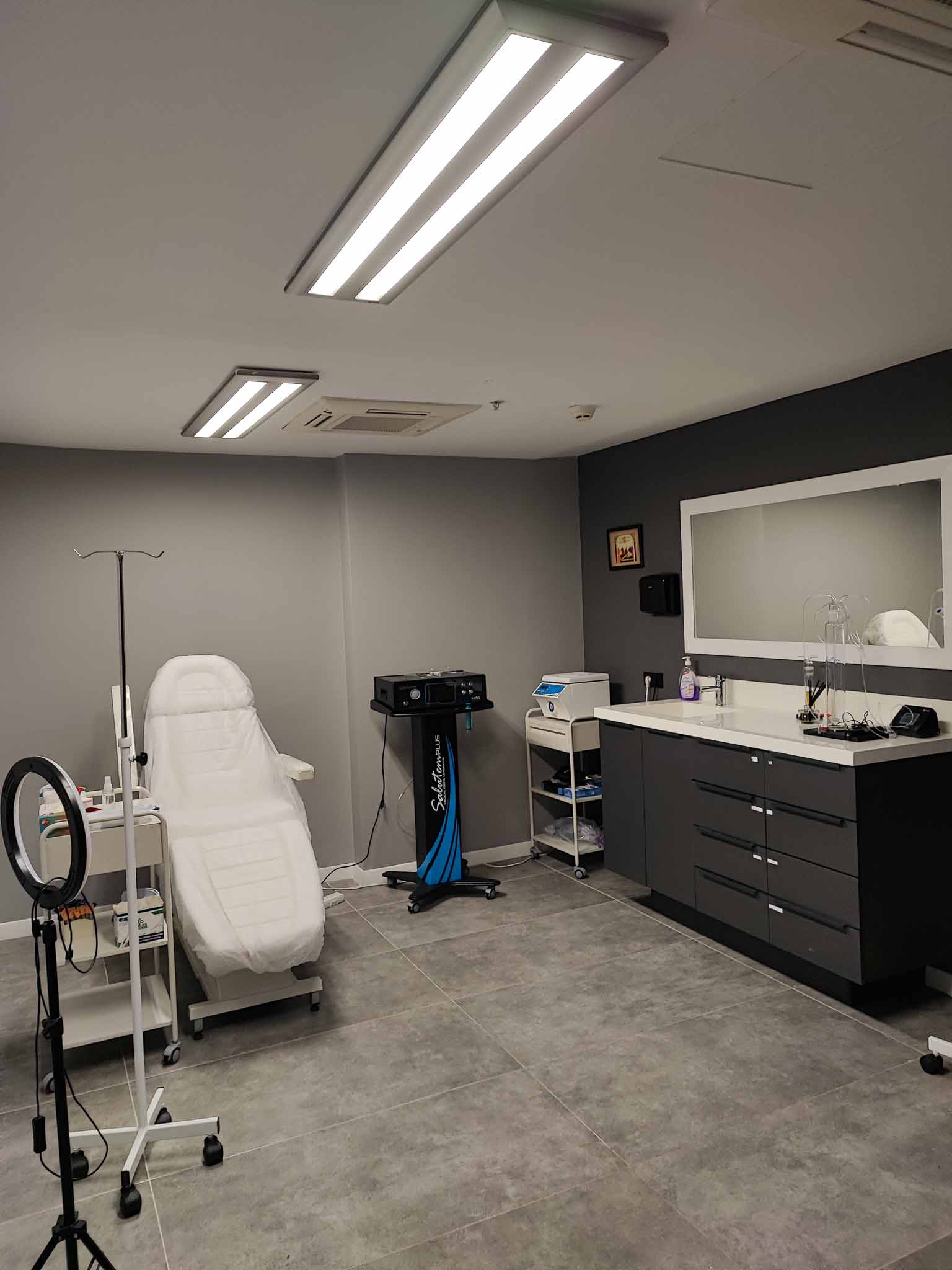 Dr. Burak Kaya Klinik